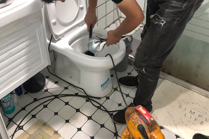 灵台马桶堵塞自己疏通还是找师傅?专业上门服务让你省时更省心